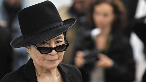 yoko bilbao|Yoko Ono en el Guggenheim de Bilbao